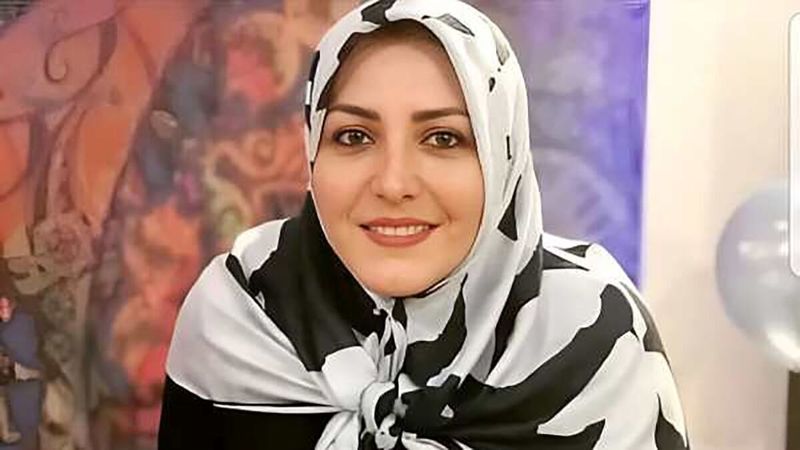 المیرا شریفی مقدم در صف اهدای خون به آسیب دیدگان حادثه بندرعباس